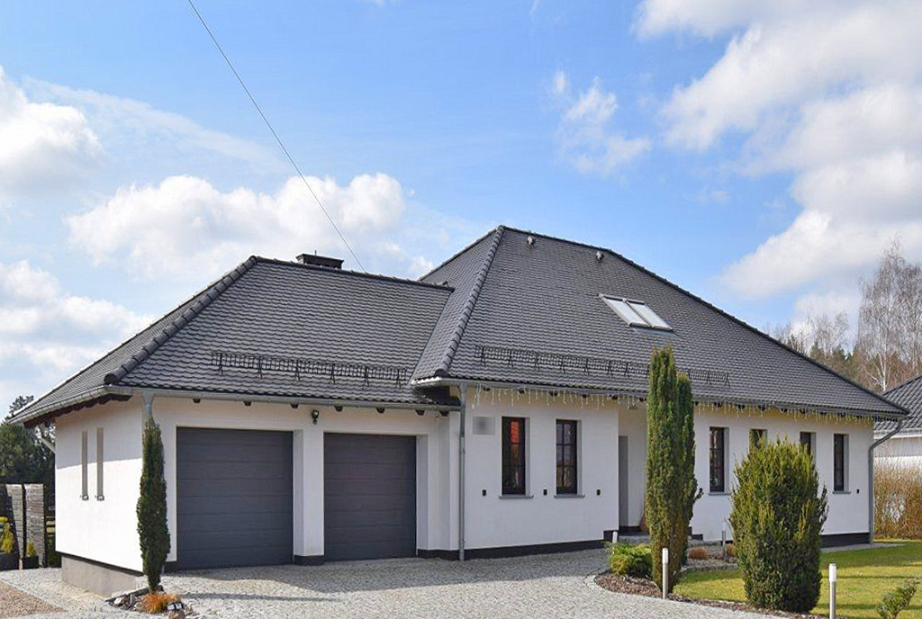 reprezentacyjne wejście do ekskluzywnej willi na sprzedaż Zielona Góra okolice