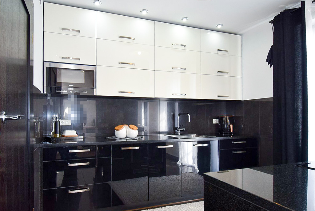 klasyczna aranżacja kuchni w luksusowej willi na sprzedaż Zielona Góra okolice