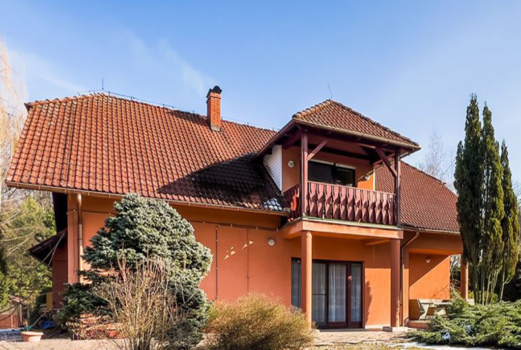 widok od strony tarasu na ekskluzywną willę na sprzedaż Cieszyn okolice