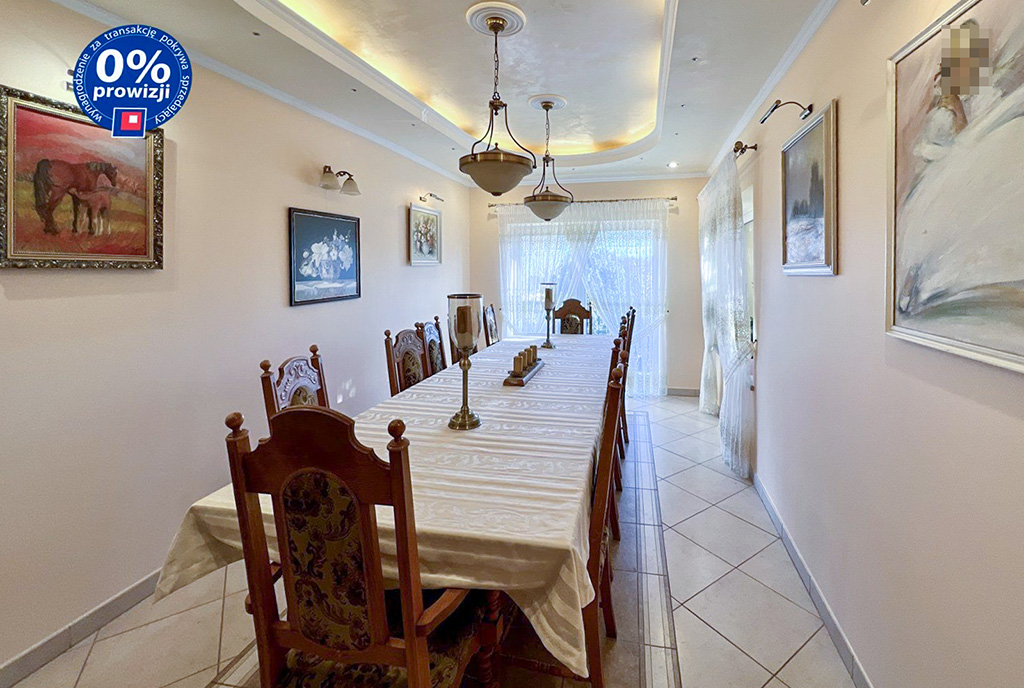 fragment jadalni w luksusowej willi na sprzedaż Wałbrzych okolice
