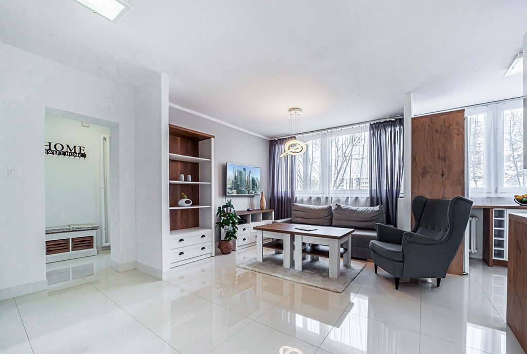 widok na salon w ekskluzywnym apartamencie do sprzedaży Bolesławiec