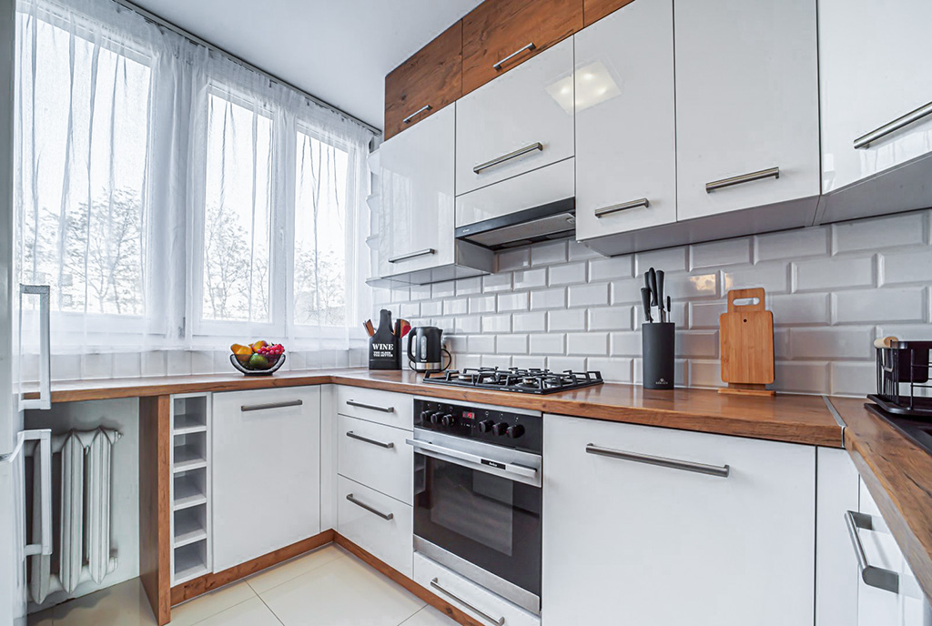 zbliżenie na kuchnię w luksusowym apartamencie na sprzedaż Bolesławiec