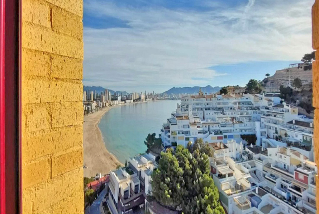 atrakcyjna okolica, w której znajduje się luksusowy apartament na sprzedaż Hiszpania Alicante
