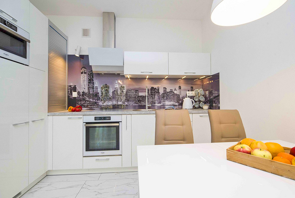 fragment kuchni w luksusowym apartamencie na sprzedaż Katowice (okolice)