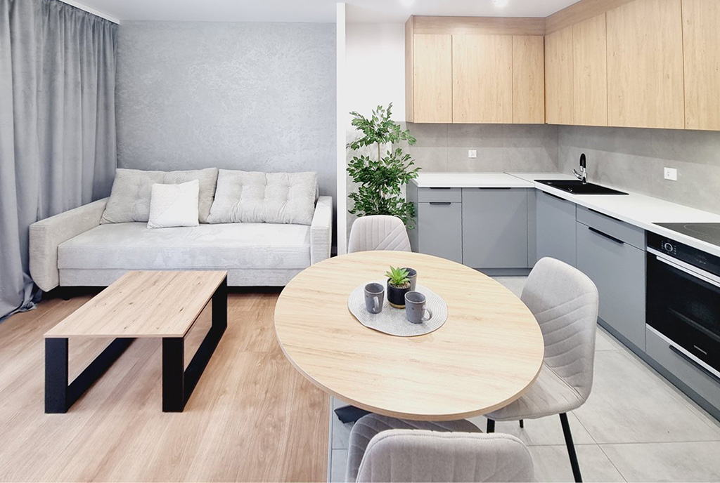 po lewej salon, po prawej jadalnia i kuchnia w luksusowym apartamencie na sprzedaż Mielec