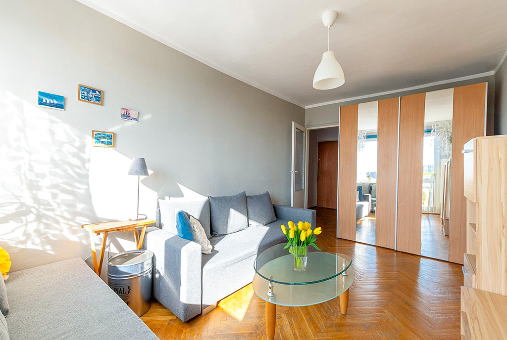 druga strona salonu w luksusowym apartamencie na sprzedaż Poznań