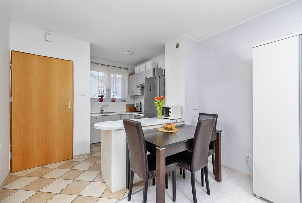 nowoczesna kuchnia i jadalnia w luksusowym apartamencie na sprzedaż Poznań