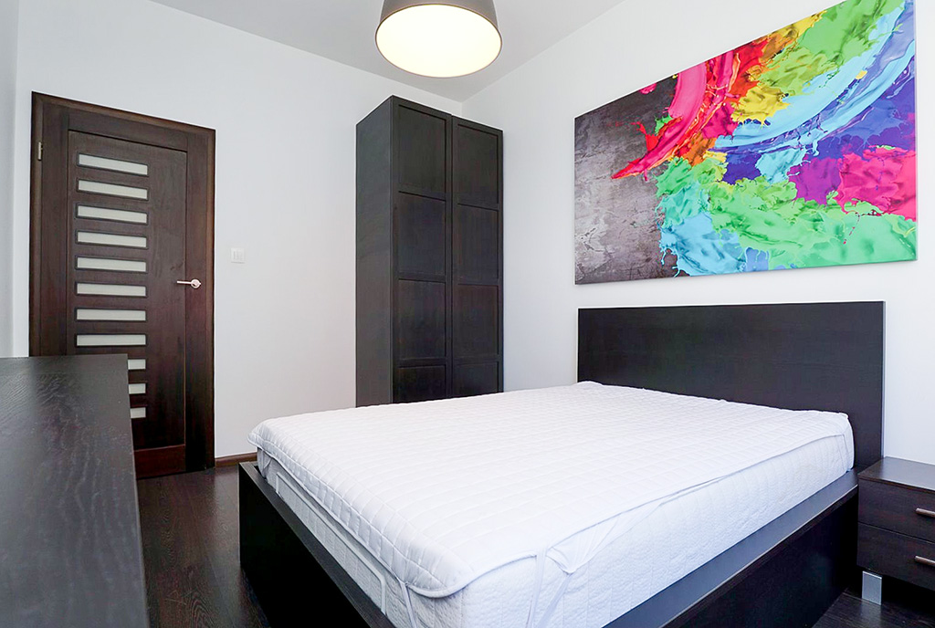 fragment sypialni w ekskluzywnym apartamencie na wynajem Piotrków Trybunalski
