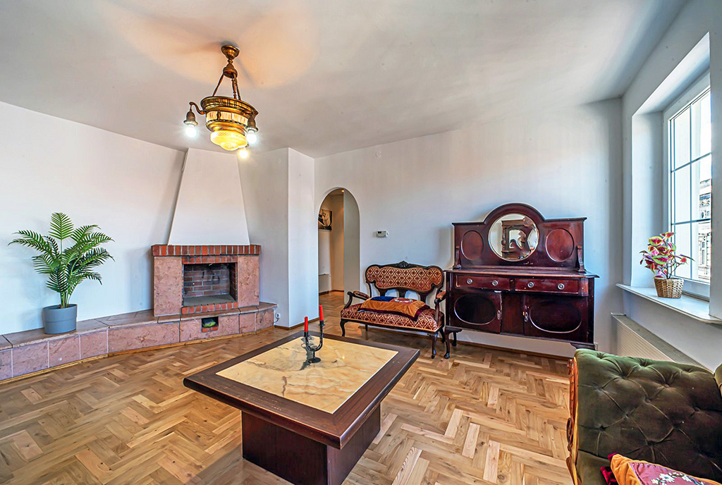 gustowny kominek w ekskluzywnym apartamencie na sprzedaż Bolesławiec