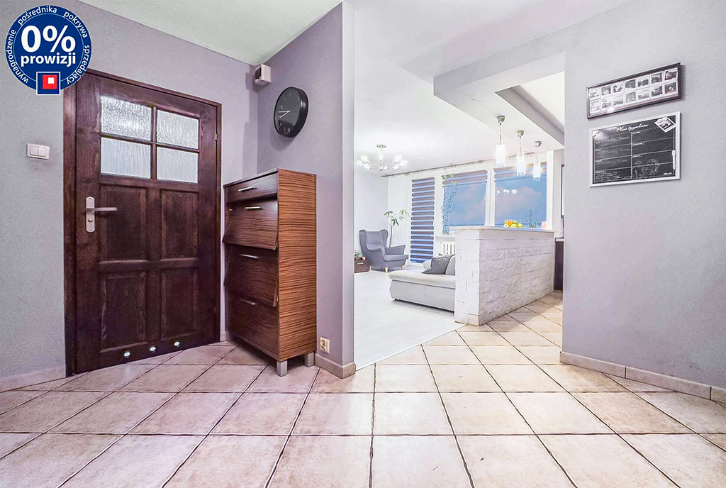 widok na praktyczny korytarz w ekskluzywnym apartamencie na sprzedaż Katowice okolice