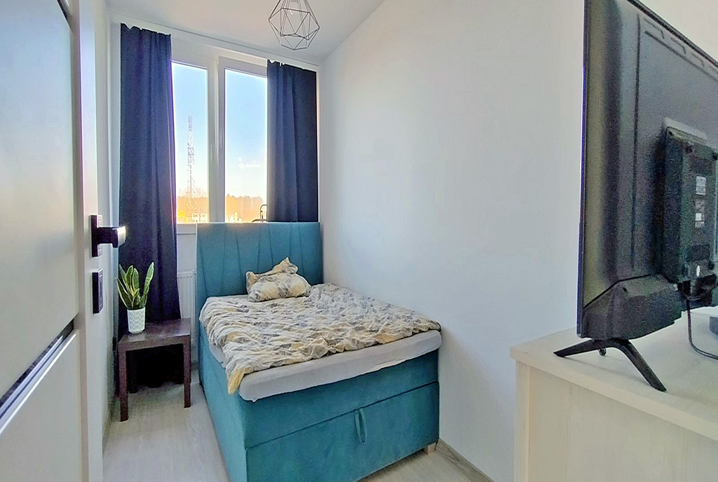 jeden z pokoi w ekskluzywnym apartamencie na sprzedaż Legnica okolice