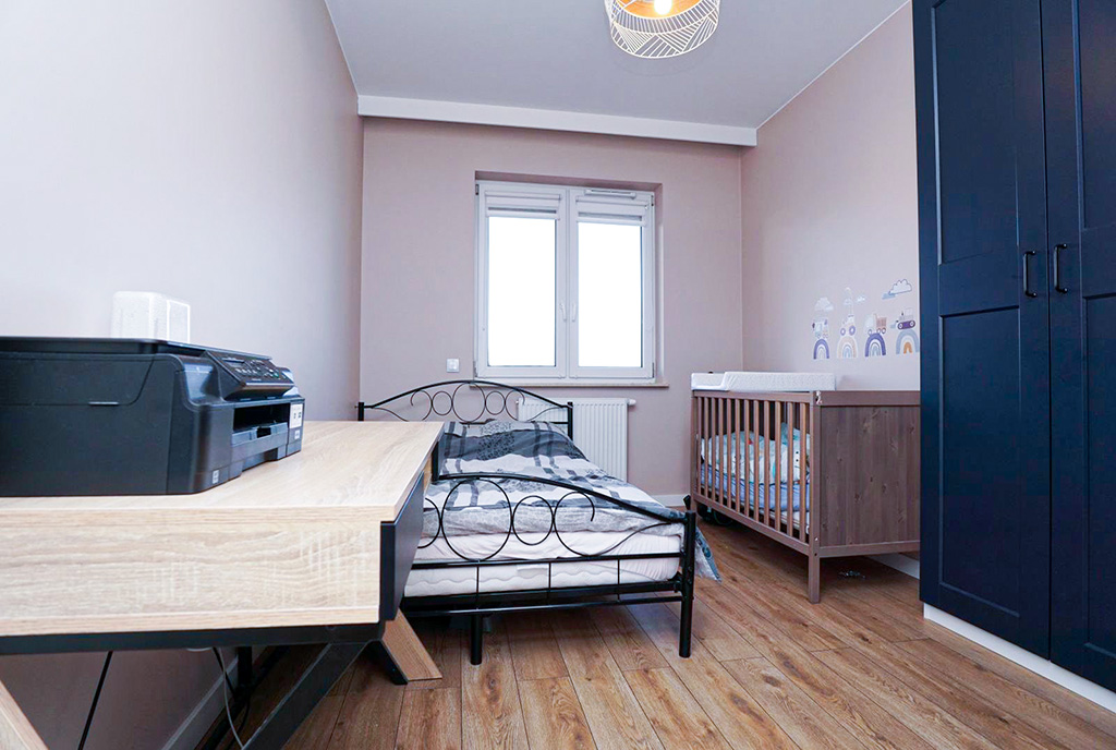 na zdjęciu sypialnia w ekskluzywnym apartamencie na sprzedaż Piotrków Trybunalski