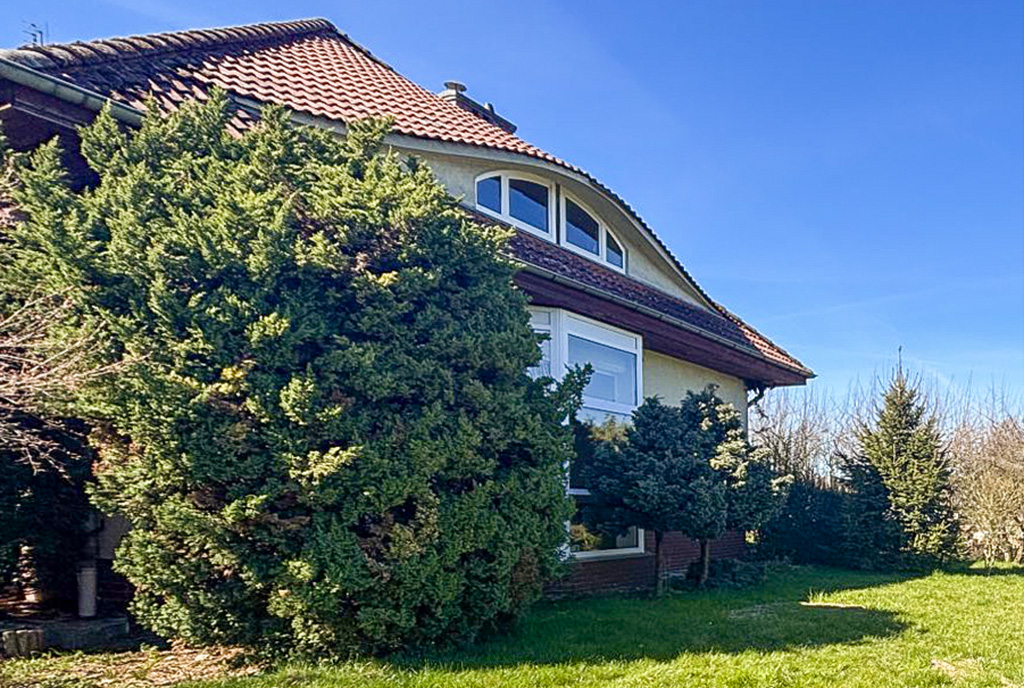 widokod strony ogrodu na luksusowy dom do wynajmu Szczecin