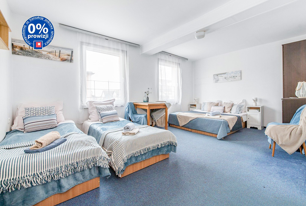 komfortowa sypialnia w luksusowej willi na sprzedaż nad morzem