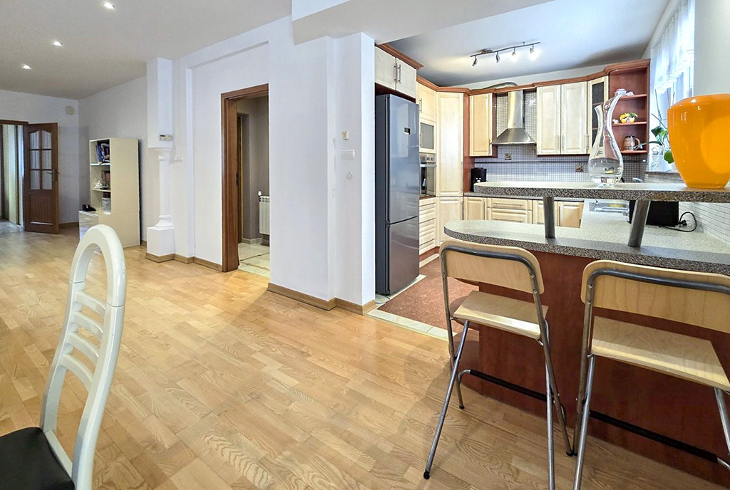 nowoczesna kuchnia w ekskluzywnej willi na sprzedaż Bielsko-Biała okolice