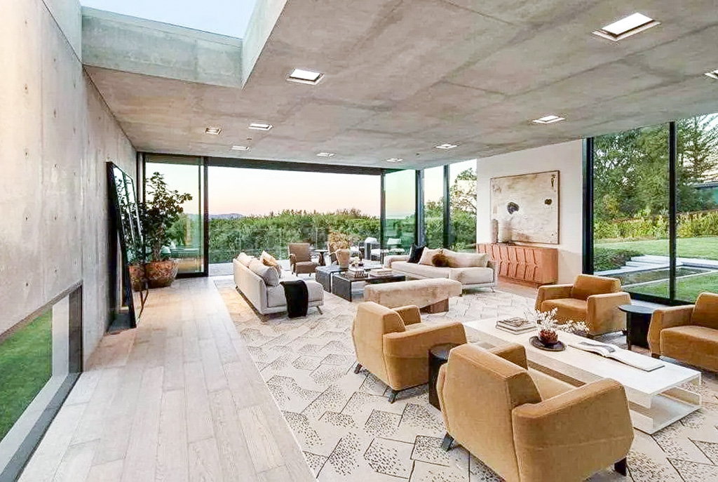 komfortowy salon w ekskluzywnej willi na sprzedaż California Stany Zjednoczone Ameryki