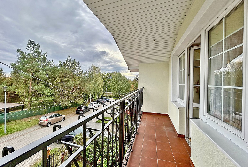 słoneczny balkon przy ekskluzywnej willi na sprzedaż Słupsk