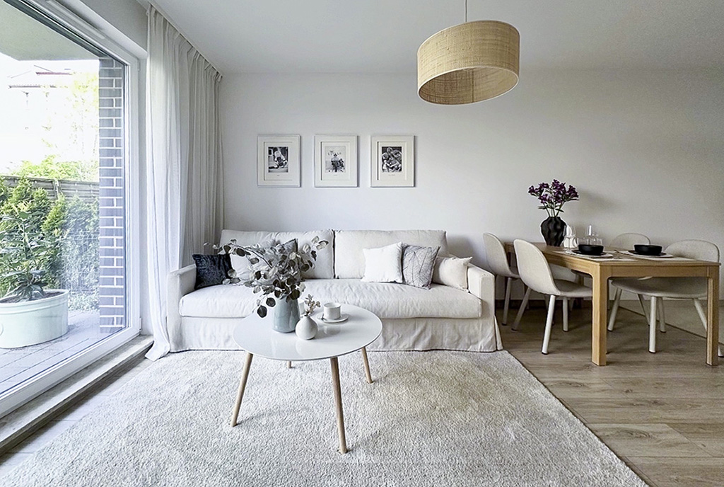 na zdjęciu salon i taras przy ekskluzywnym apartamencie do sprzedaży Gdańsk