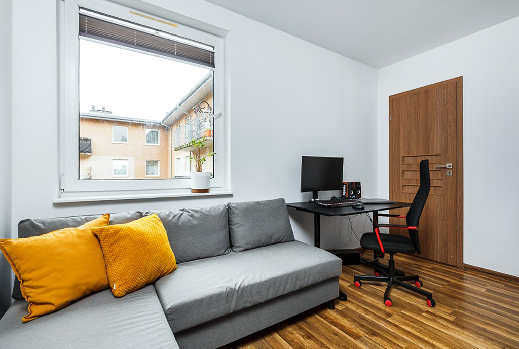 fragment gabinetu w ekskluzywnym apartamencie na sprzedaż Gdynia okolice