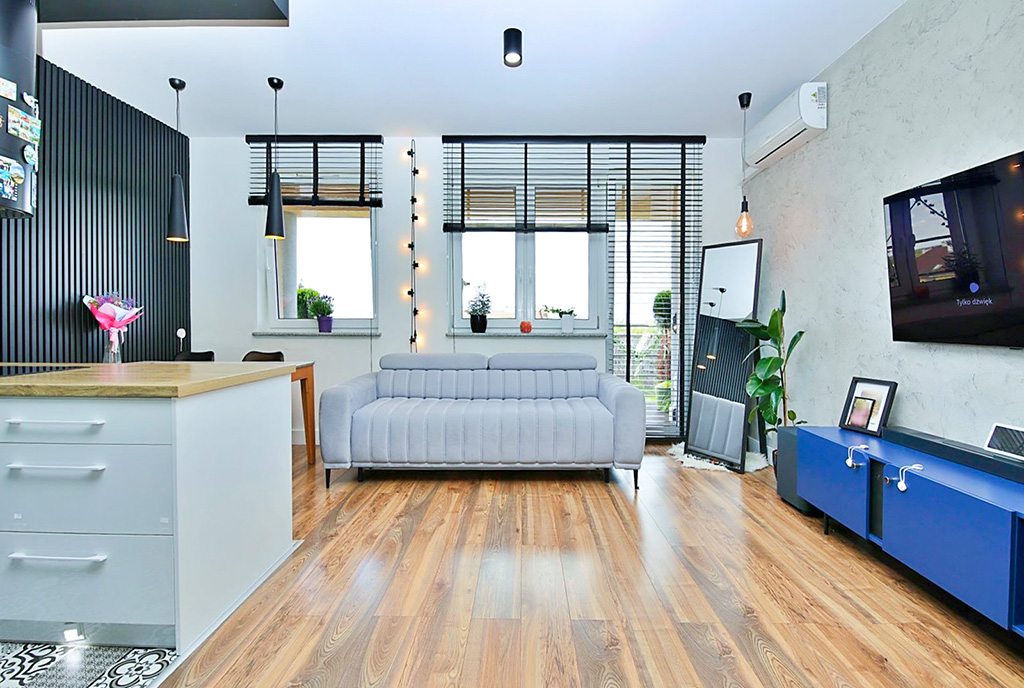 druga strona pokoju gościnnego w luksusowym apartamencie na sprzedaż Gorzów Wielkopolski