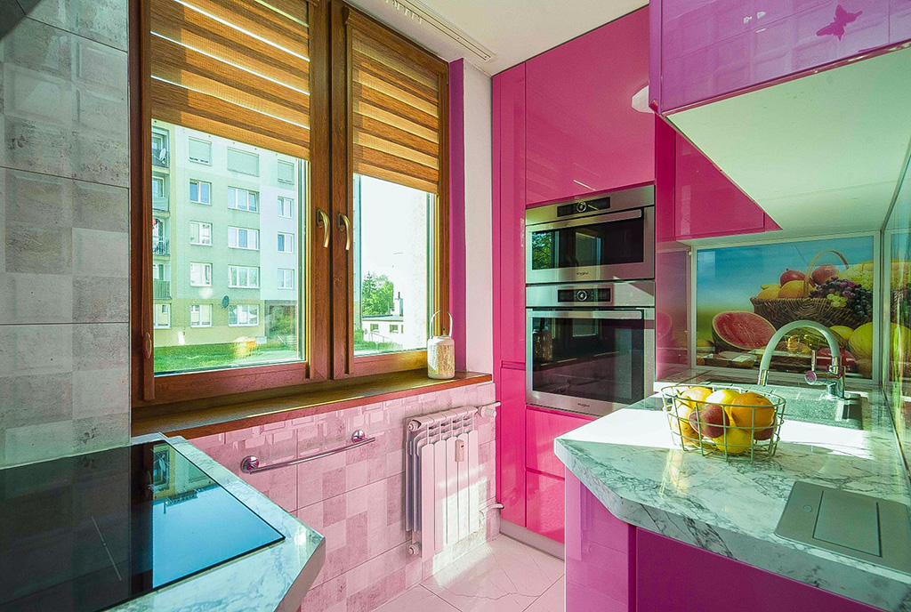 różowy kolor w kuchni luksusowego apartamentu na sprzedaż Katowice okolice