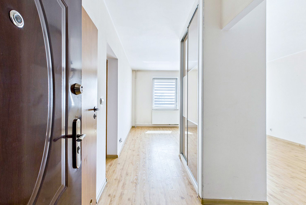 praktyczny przedpokój w ekskluzywnym apartamencie na sprzedaż Poznań okolice