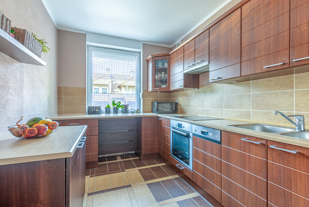 fragment kuchni w luksusowym apartamencie na sprzedaż Poznań
