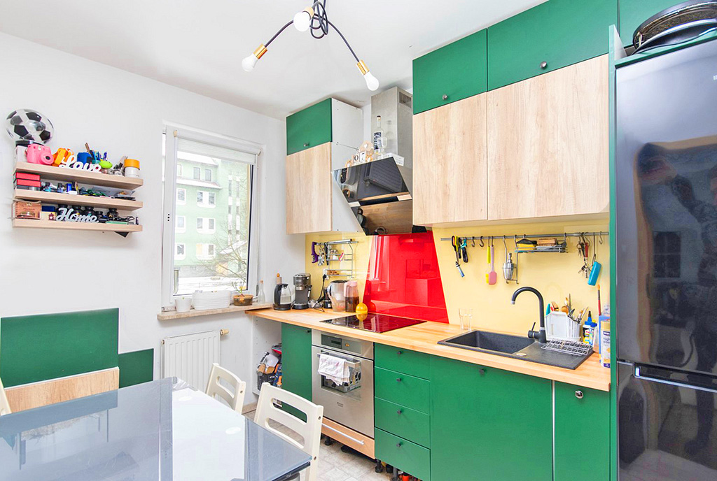 zielony kolor w kuchni w ekskluzywnym apartamencie na sprzedaż Szczecin
