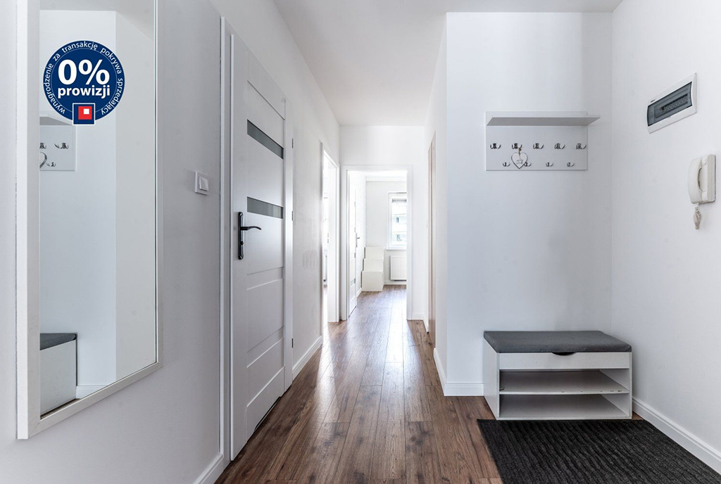 przestronny przedpokój w ekskluzywnym apartamencie na sprzedaż Gdynia okolice