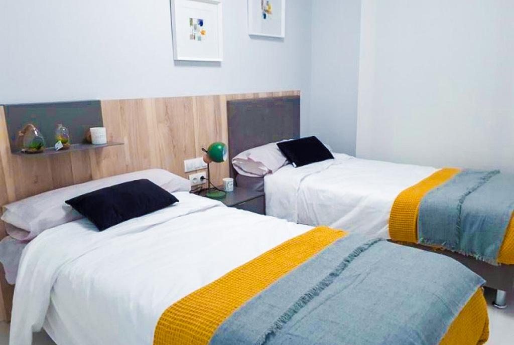 zaciszna sypialnia w ekskluzywnym apartamencie na sprzedaż Hiszpania Benidorm Playa Poniente