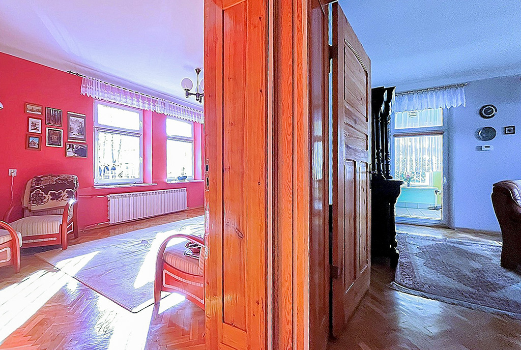 praktyczny korytarz w ekskluzywnym apartamencie na sprzedaż Inowrocław