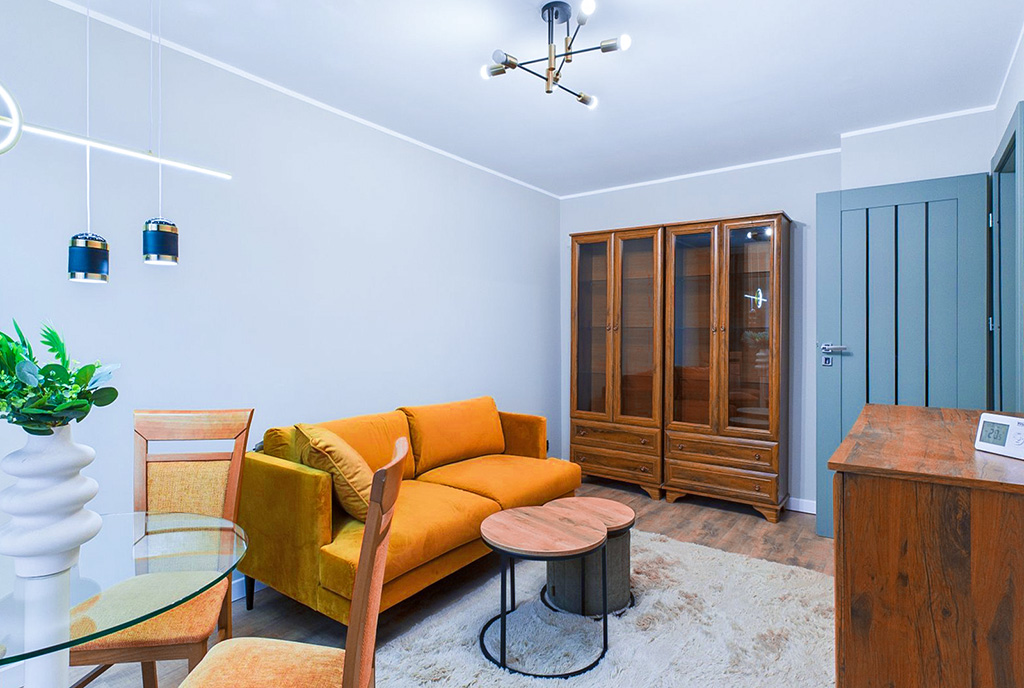 widok na pokój gościnny w luksusowym apartamencie do sprzedaży Kalisz