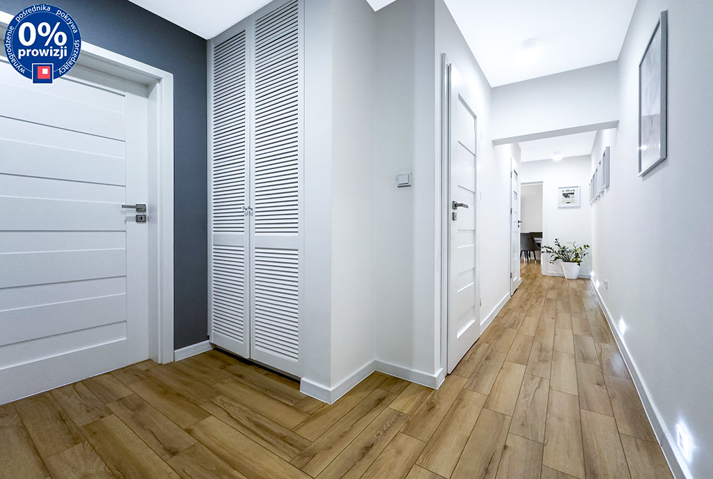 funkcjonalny korytarz w luksusowym apartamencie na sprzedaż Katowice okolice