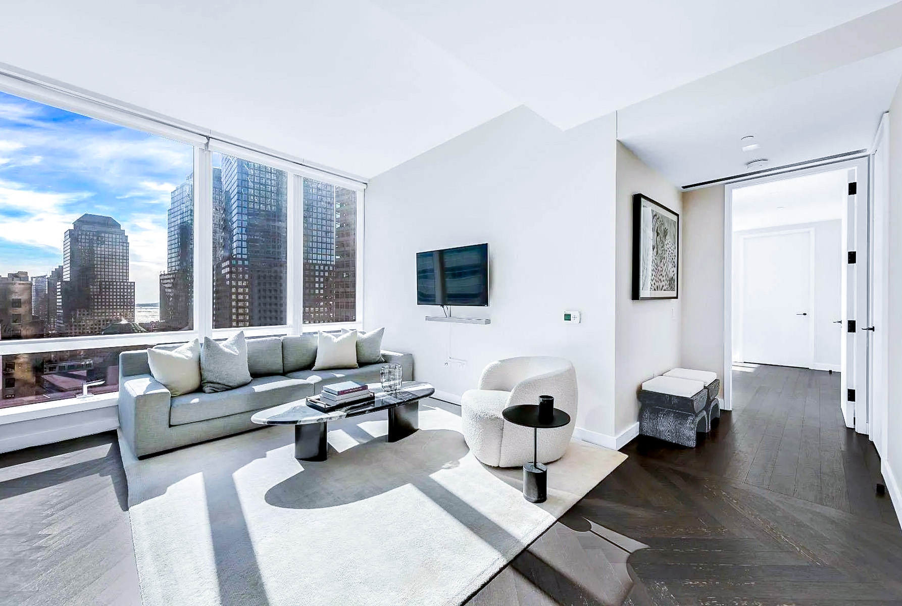 druga strona pokoju dziennego w luksusowym apartamencie na sprzedaż New York Stany Zjednoczone Ameryki