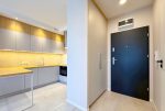 aneks kuchenny oraz korytarz w ekskluzywnym apartamencie na wynajem Szczecin