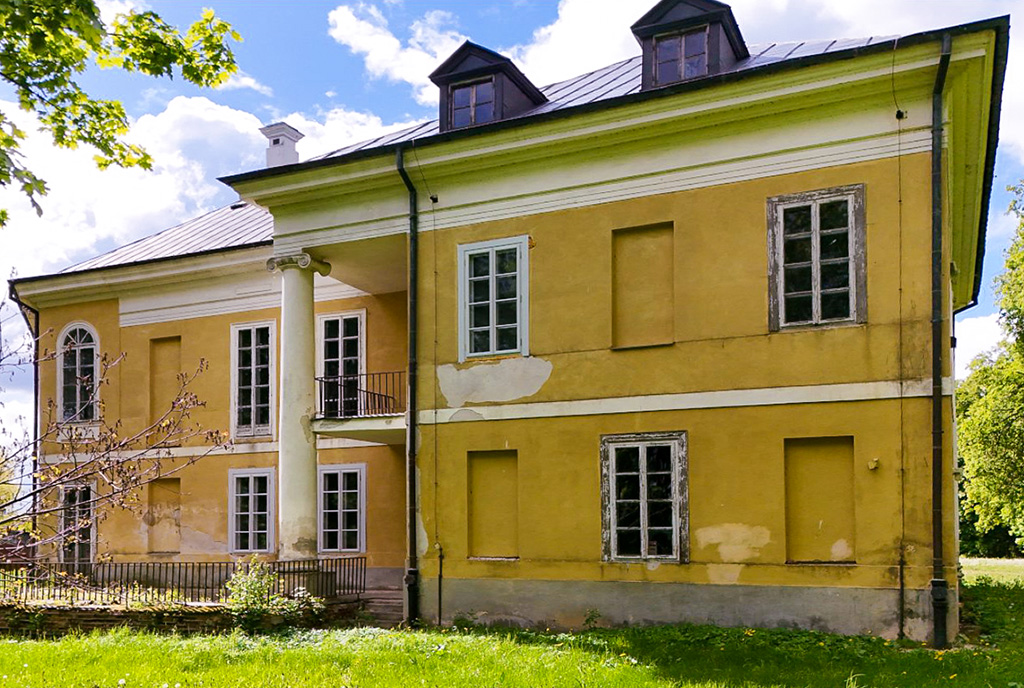 imponująca bryła luksusowego pałacu na sprzedaż