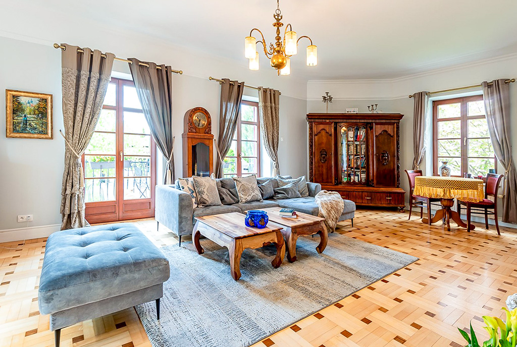 elegancki salon w luksusowej willi na sprzedaż Elbląg okolice