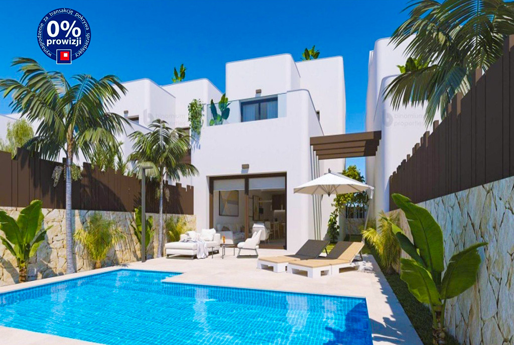 widok od strony basenu na ekskluzywną willę na sprzedaż Hiszpania Pilar de la Horadada Mil Palmeras