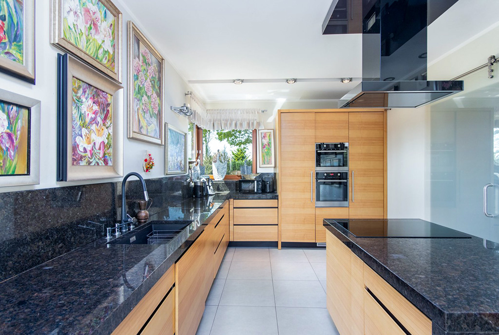 imponująca kuchnia w ekskluzywnej willi na sprzedaż Szczecina