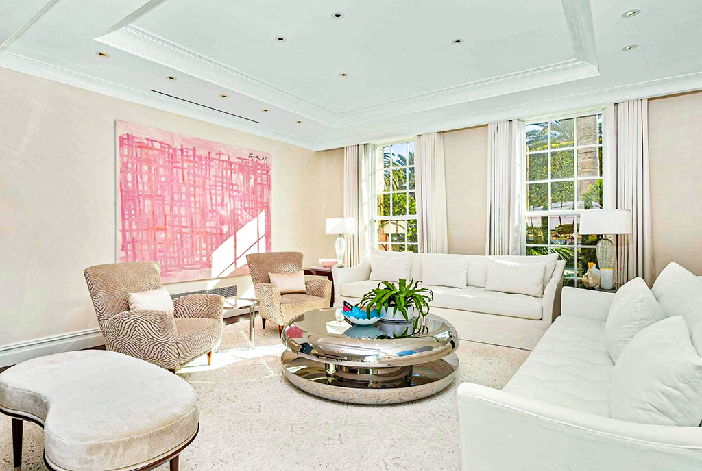 elegancki pokój dzienny w luksusowej willi na sprzedaż Floryda Stany Zjednoczone Ameryki