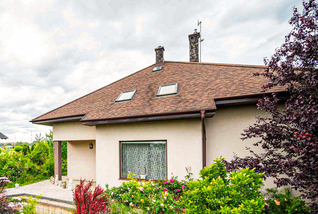 okazała bryła ekskluzywnej willi na sprzedaż Gdańsk okolice