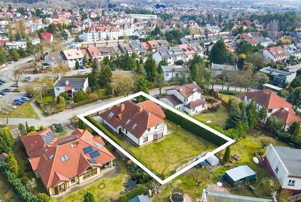 widok z lotu ptaka na ekskluzywną willę na sprzedaż Szczecin okolice