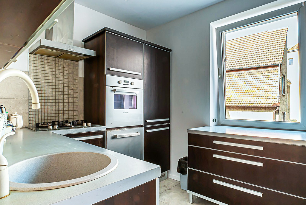 fragment kuchni w luksusowym apartamencie na sprzedaż Bolesławiec