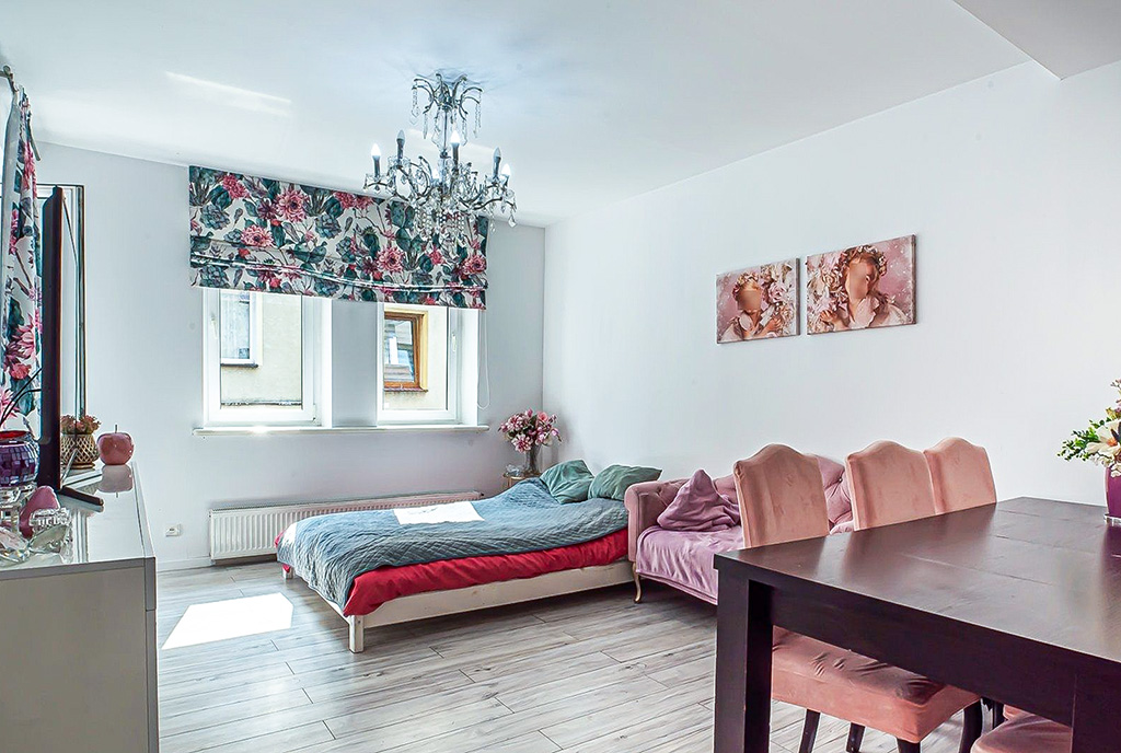 elegancki pokój w ekskluzywnym apartamencie na sprzedaż Bolesławiec