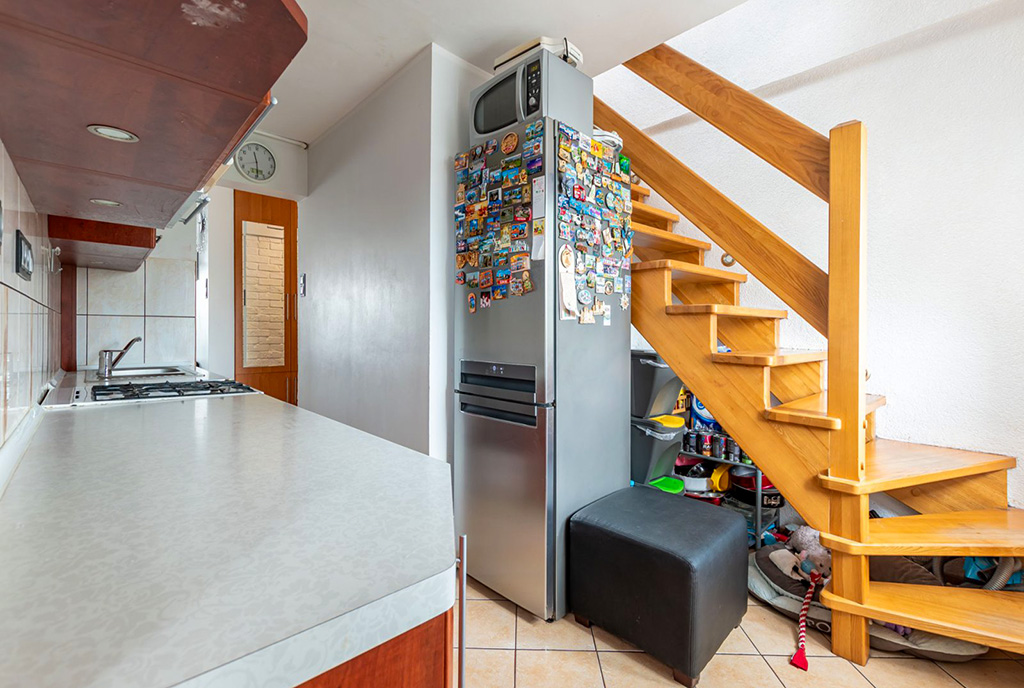 kominukacja na górny poziom w ekskluzywnym apartamencie na sprzedaż Elbląg