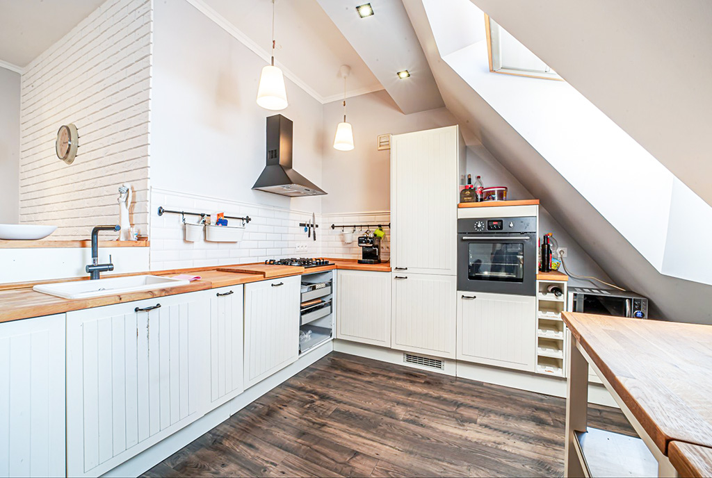 widok na kuchnię w luksusowym apartamencie na sprzedaż Bolesławiec