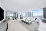 przestronny salon w ekskluzywnym apartamencie do sprzedaży Chicago Stany Zjednoczone-Ameryki
