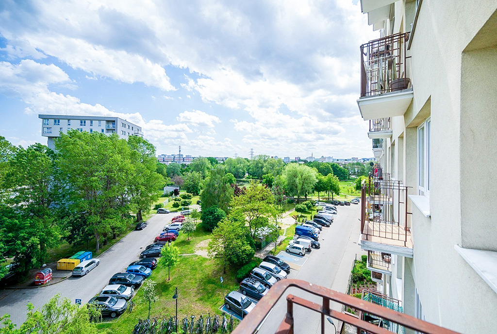 słoneczny balkon przy ekskluzywnym apartamencie na sprzedaż Gdańsk