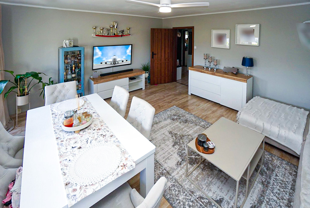 widok z góry na salon w luksusowym apartamencie na sprzedaż Konin