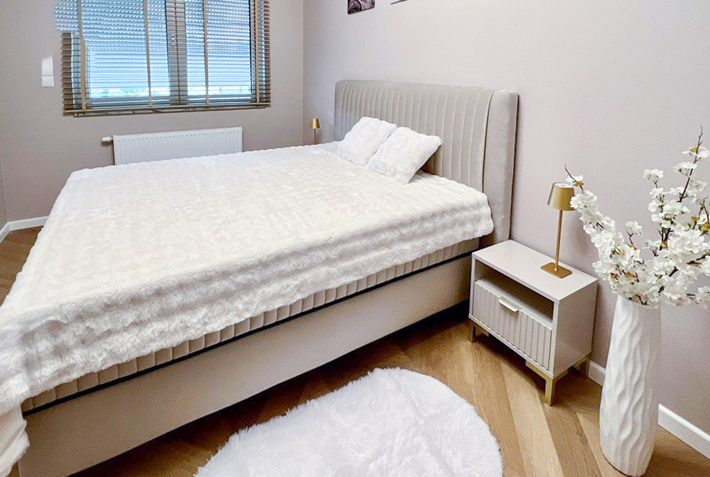 na zdjęciu sypialnia w ekskluzywnym apartamencie na wynajem Wałbrzych okolice